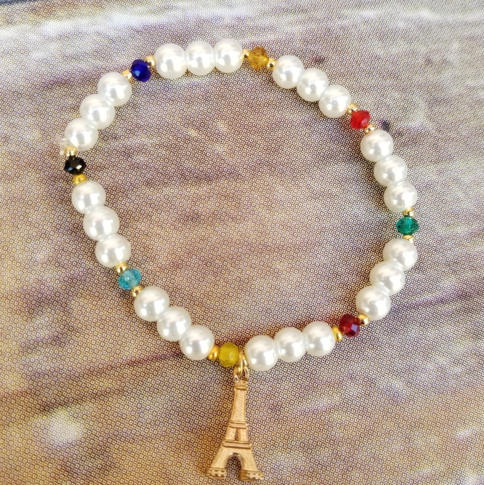 Pearls and crystals bracelet